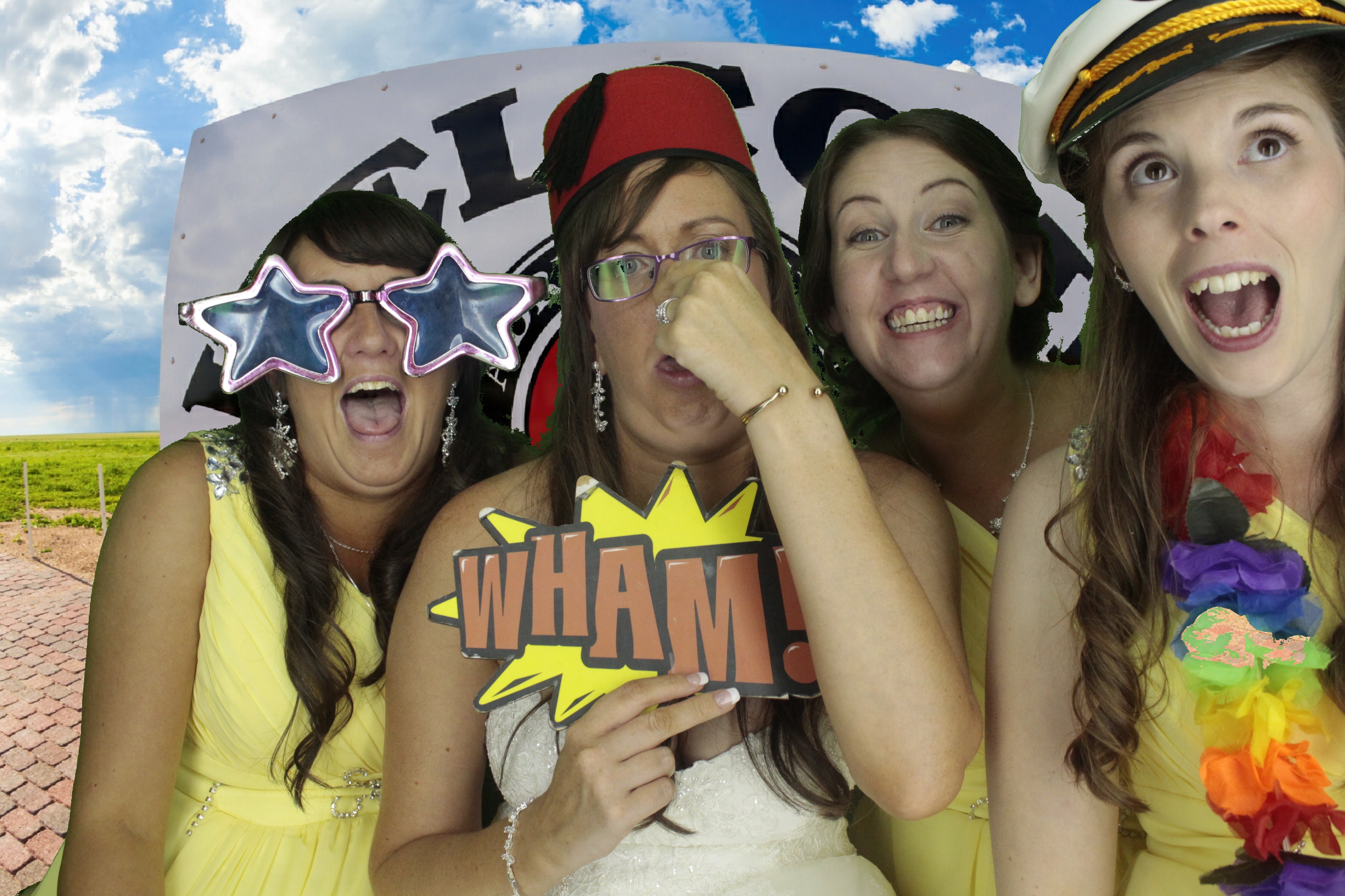 Leanne & Mike's Wedding | View more photos from the event at gallery.myphotoboothexperience.co.uk/u/MyPhotoBoothExperienceLtd/Leanne-Mikes-Wedding
